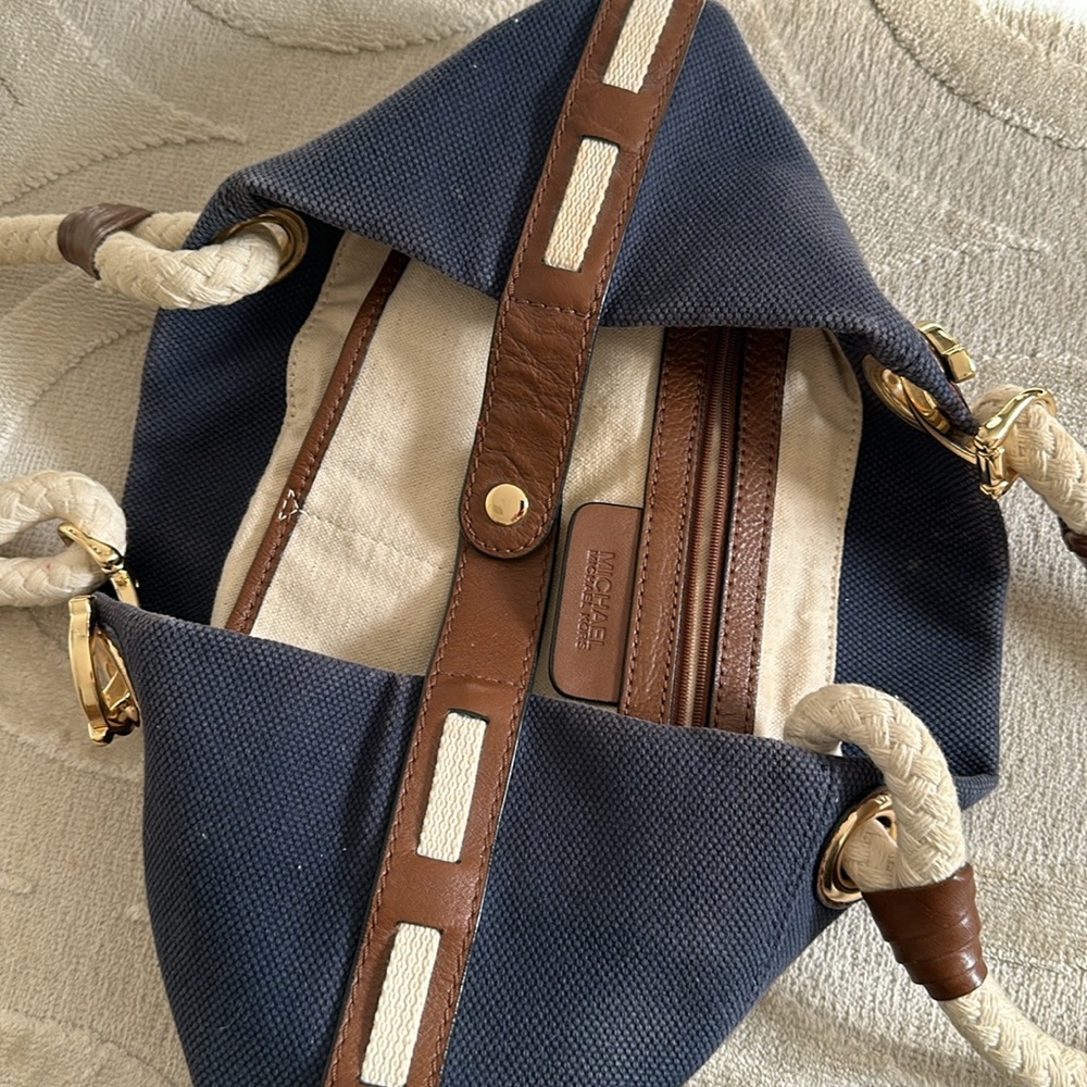 Michael Kors Hand Bag - Picture 3 of 15